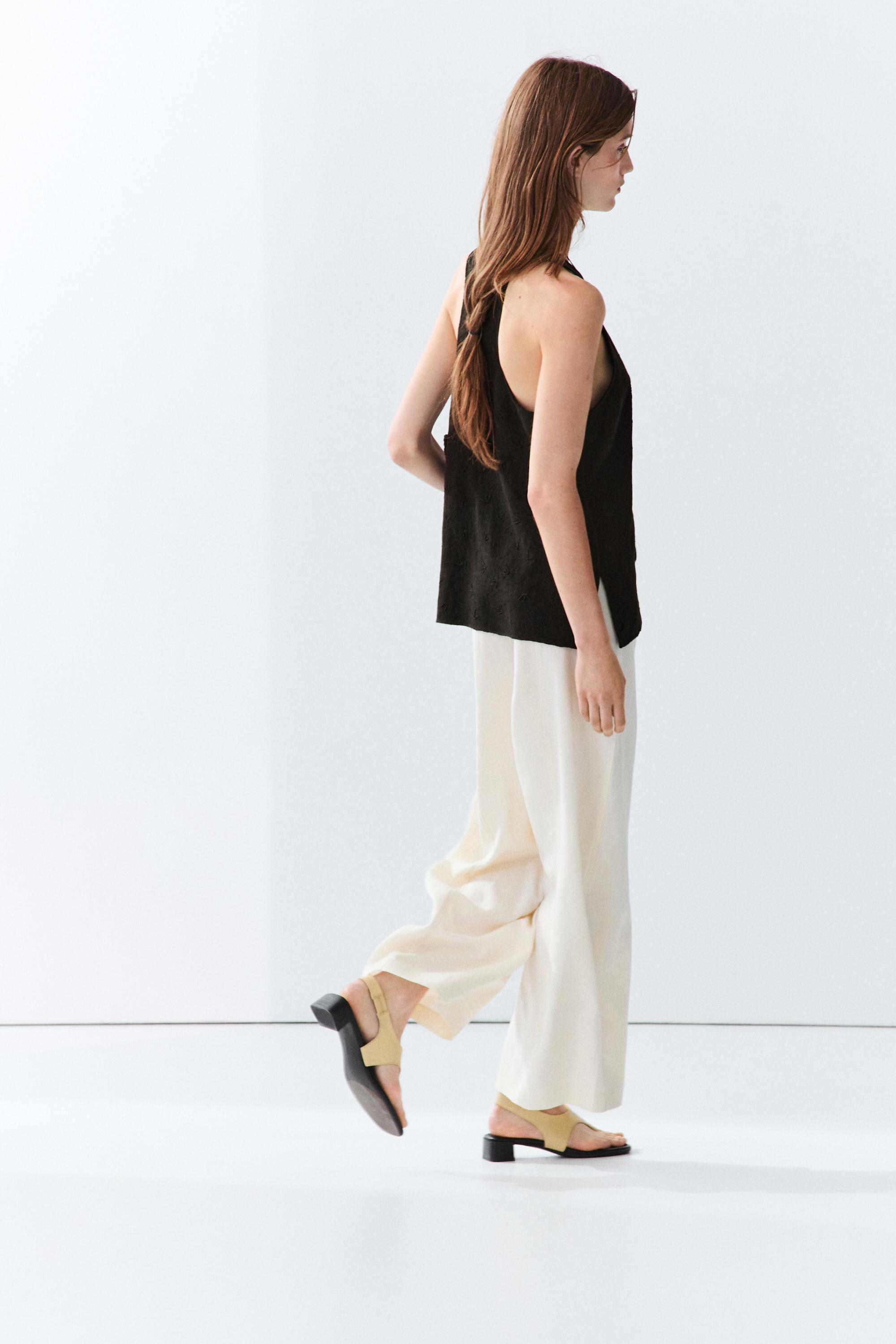 Top fluide avec broderies